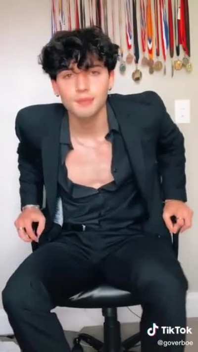 OMG 😳🥵 HE CHANGED CLOTHES WOW 🤩😍😭🙃