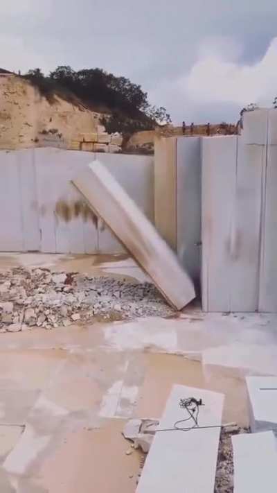 The size of these marble blocks from Sobral, Cear&aacute;