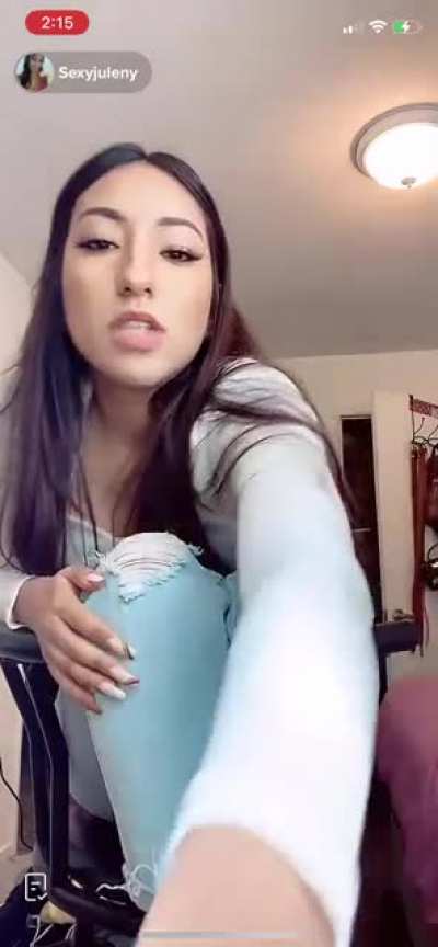 Let&rsquo;s get her new account @sexyjulenyy to 1k followers so she can go live again.