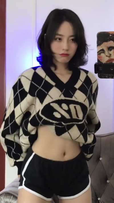 Pretty midriff
