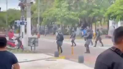 Mientras el Presidente twittea fake news sobre unas bolsas, El Pueblo de Formosa protesta por sus derechos, por sus trabajos y le dice BASTA a la dictadura de Insfrán