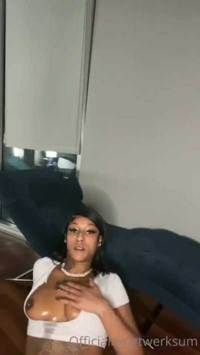 MIZZ TWERKSUM