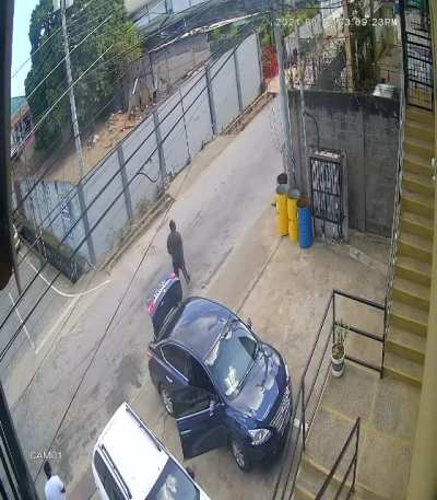 Challenging a car with a machete!