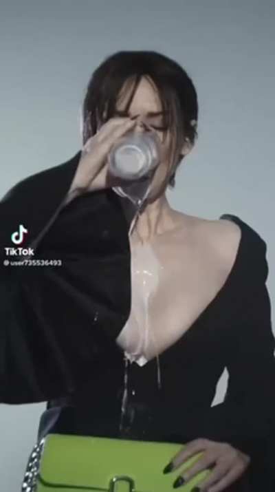 Winona Ryder&rsquo;s big mommy milkers