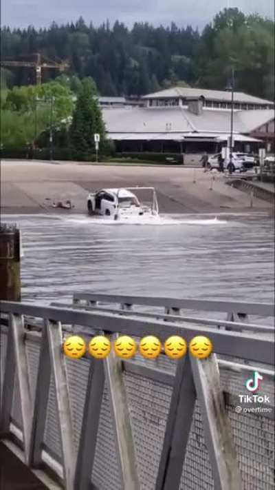 Boat launch fail almost gets a man seriously hurt