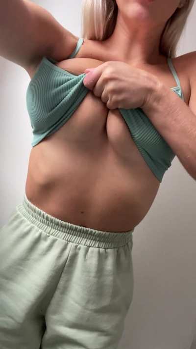 Do you like my nipple reveal? I love my nips ❤️