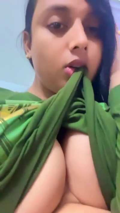 Isn&rsquo;t it sooo juicy?? For full video 🥵 https://sanna.myinfluencer.app
