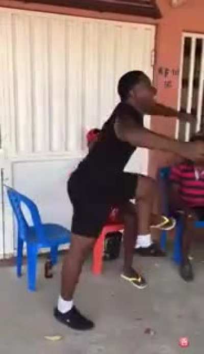 Africano que nasceu no ir&atilde; dancarino amea&ccedil;a eua e brasil😭😭😱