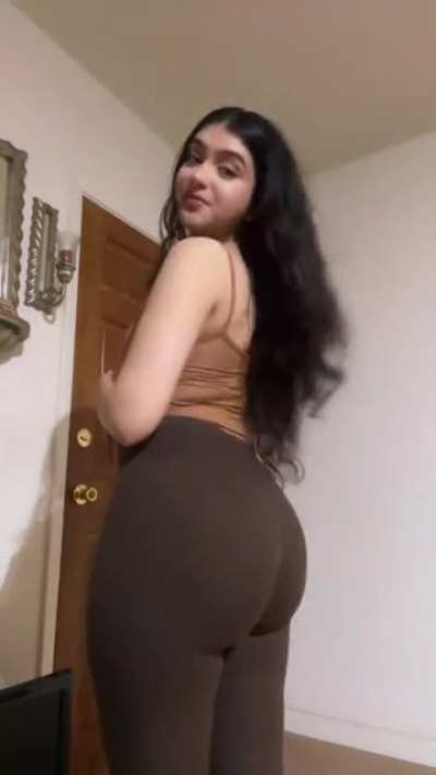 Damn no bra and that nice ass