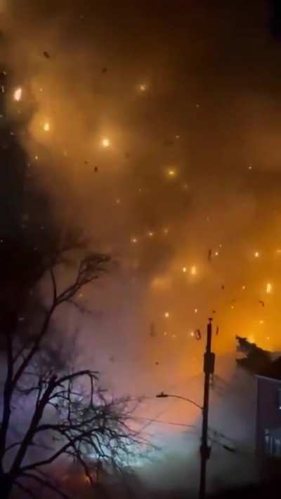 House in Arlington, Virginia explodes after Police approached with search warrant, guy took no chances