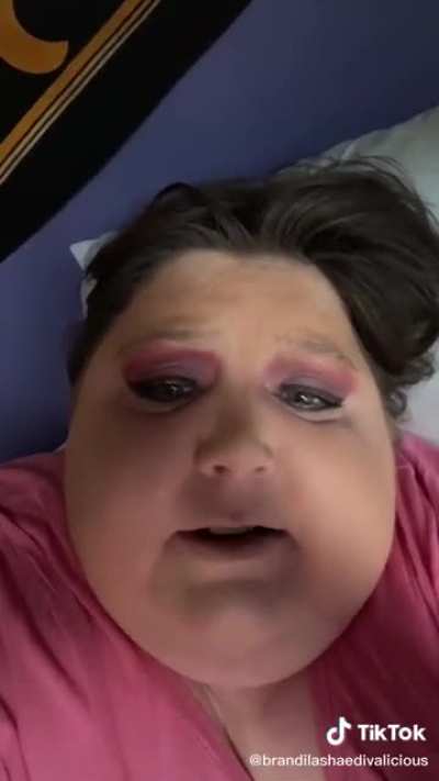 This 🍔Burger Queen🍟deserves a 🤴Burger King🤴