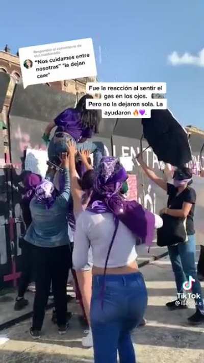 no lo se, creo que no era necesario tantas mujeres para la pir&aacute;mide, y se hubiera utilizado unos guantes de nitrilo para mejor agarre, y unas rodilleras y unas coderas para la ca&iacute;da, pero quienes somos nosotros para juzgar...