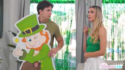 Sucking Leprechaun Cock (Nubiles-Princess Cum)