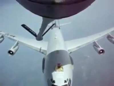 Milliseconds from disaster! Incredible footage of a NATO E-3 Sentry "almost" crashing into a KC-135 during refuelling.