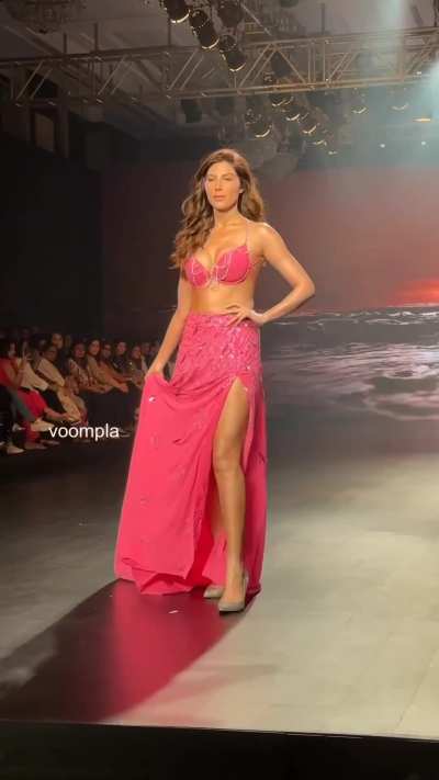 Iranian wh&empty;re Elnaaz Norouzi loves showing off her body and being fucked by rich Indians. This sl#t has been ruling many Indian dicks way before Nora Fatehi was a thing.