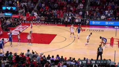 [Highlight] Kevin Porter Jr blocks Harden on the Sixers final possession!