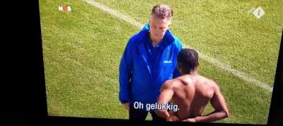 Louis van Gaal after shaking hands with Quinten Timber: "I'm vaccinated. Are you?" "Yeah, me too" says Timber. Van Gaal: "Thank god. You're not an idiot."
