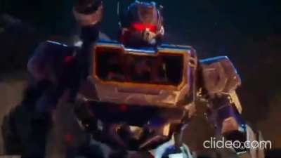 Soundwave enters but he&acute;s...
