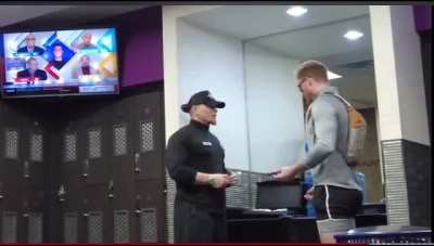 Dude cooking in the gym change room, can&rsquo;t understand why they kick him out