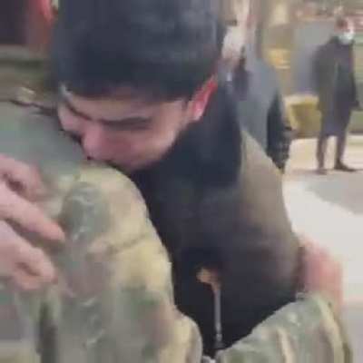 Birgə d&ouml;y&uuml;şən d&ouml;y&uuml;ş yoldaşları Şəhidlər xiyabanında qarşılaşır