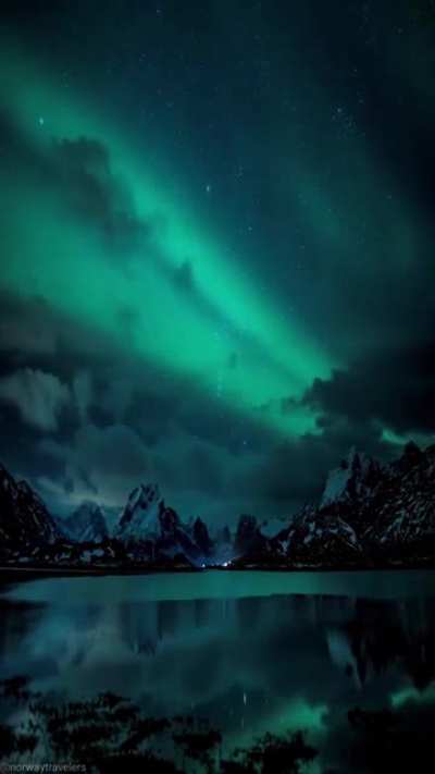 🔥 Northern lights dancing over Lofoten, Norway