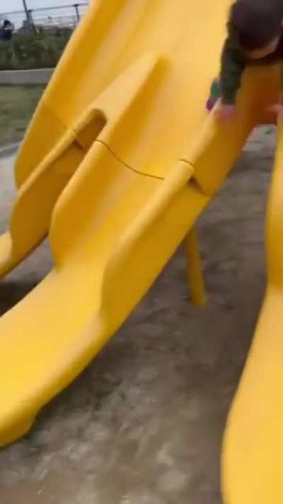 TodLer gEts sPLiTTeD in HaLf
