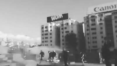 Chasing fash in uniform - Chile, Plaza de la Dignidad - 25-10-20