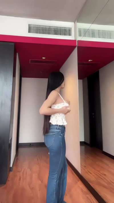 It&rsquo;s a jeans kinda day💕