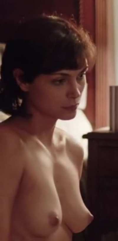 Morena Baccarin in Homeland