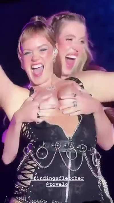 Tove Lo gets flashed