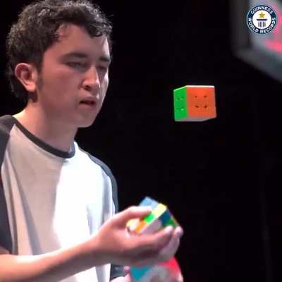 Colombian Angel Alvarado solves three Rubik&rsquo;s Cubes while juggling them