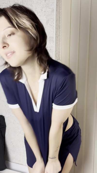 Tight dress, tighter grip on your attention