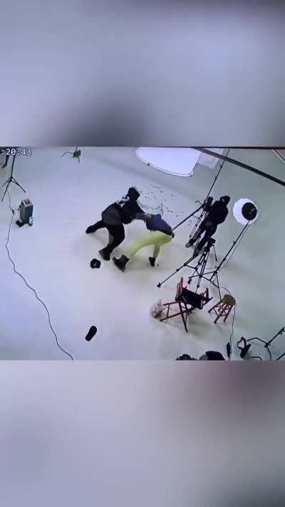 Rap niggas Enphamus & quez2rr altercation with some YouTubers quez draw down on em 😭🤦🏾‍♂️
