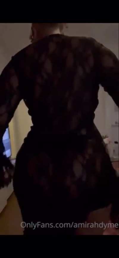 Amirah dyme oiled up 🔥🔥