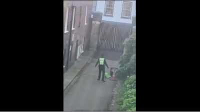 Ain&rsquo;t no chance this cop is catching Spider-Man
