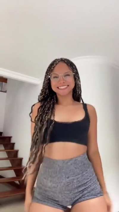 Emily (@ilovesmilinggg)