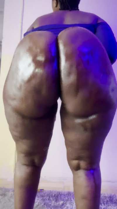 Clapping my oily african ass🥰