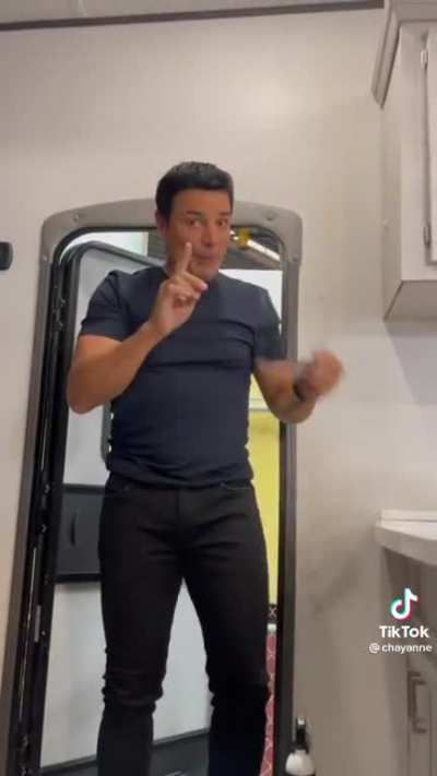no es un meme como tal, solo es chayanne llegando a tiktok, s&iacute;ganlo q ni siquiera lleg&oacute; al mill&oacute;n