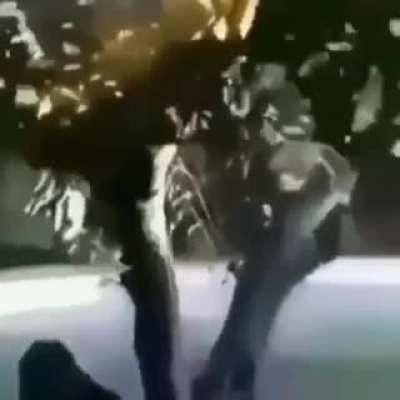 *grita*
