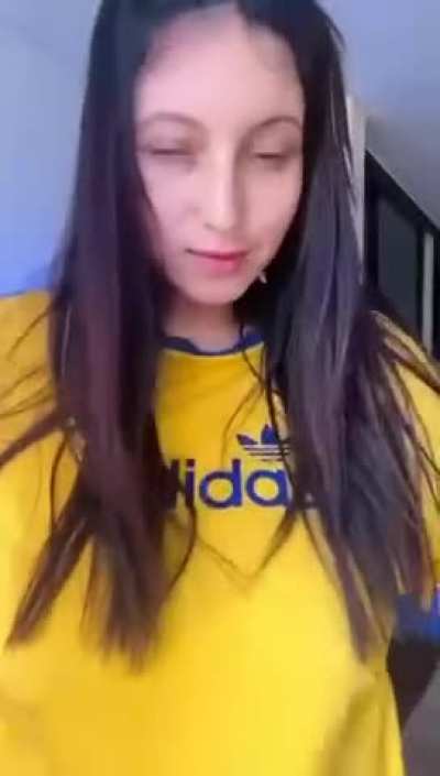 [GIF] The yellow color comes with surprises under it, it is always good to use it
