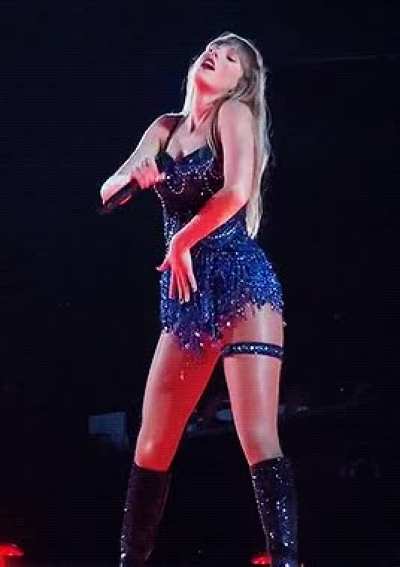 Wanna eat Taylor Swift's wet pussy all night