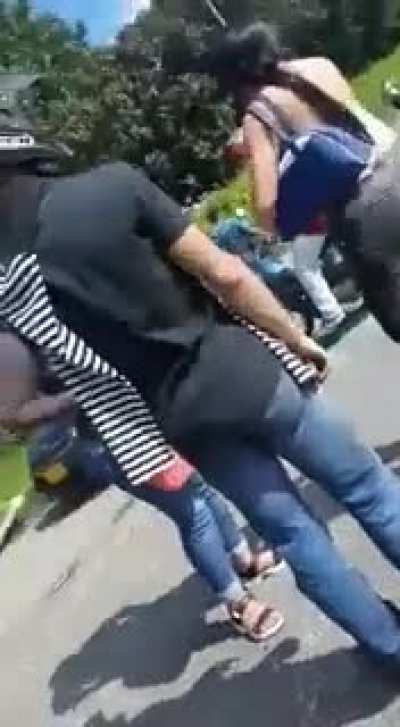 "El Tino" Asprilla de hace tratar de "negro hijueputa" por manifestantes