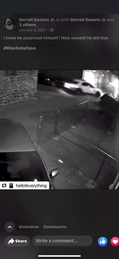 Chicago man jumps out of passenger side of car and pretends to walk and light a cigarette while cops keep chase. 😮‍💨 (shit was smooth)