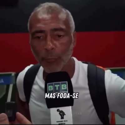 a opini&atilde;o do Rom&aacute;rio sobre ele mesmo.