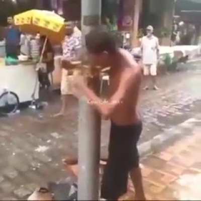 Ele est&aacute; quero fazer justi&ccedil;a com as suas pr&oacute;prias m&atilde;os