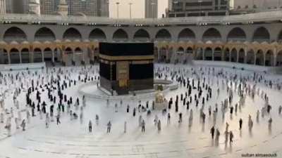 Next Level Social Distancing In Mecca
