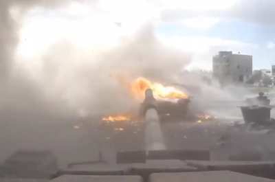 Syrian T-72 MBT got rekt by an RPG-29 "Vampir"