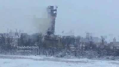 (13/01/15) Control tower of the Donetsk International Airport being hit by enemy fire. Later that day the tower would collapse.