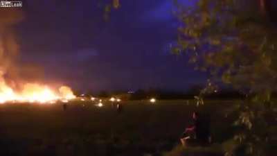 For some reason, a gas line explodes in Mexico and people take advantage of the incident with barrels. In the evening, the fuel caught fire due to sparks, causing the death of 137 people!