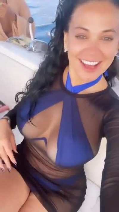 👀